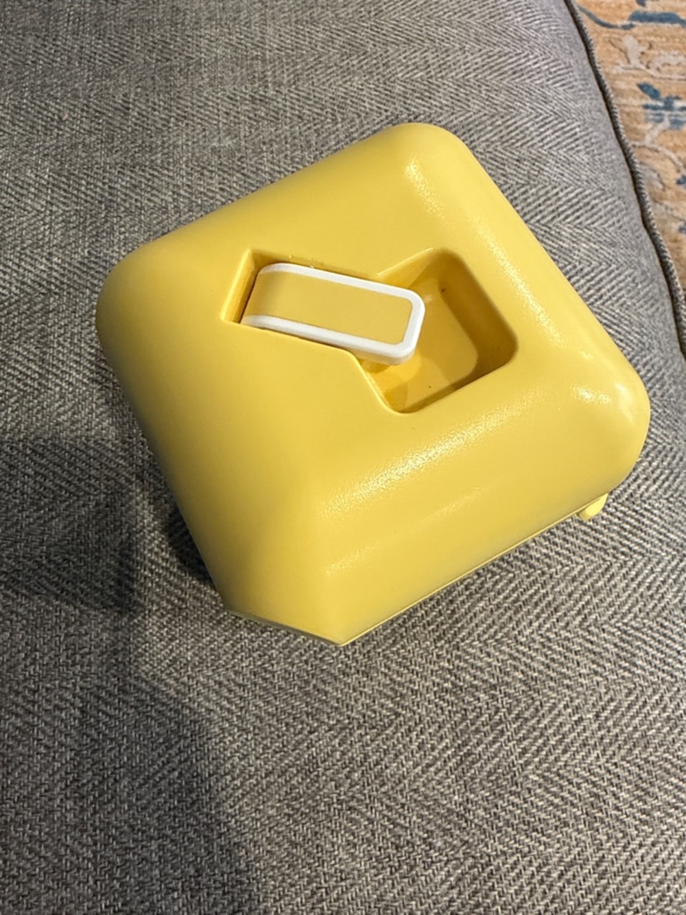Jarsty All-In-One Vacuum Lunch Box Microwave Meal Prep Container Yellow